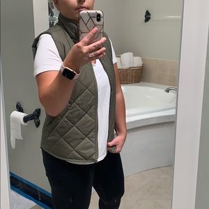 GAP lightweight hunter green vest